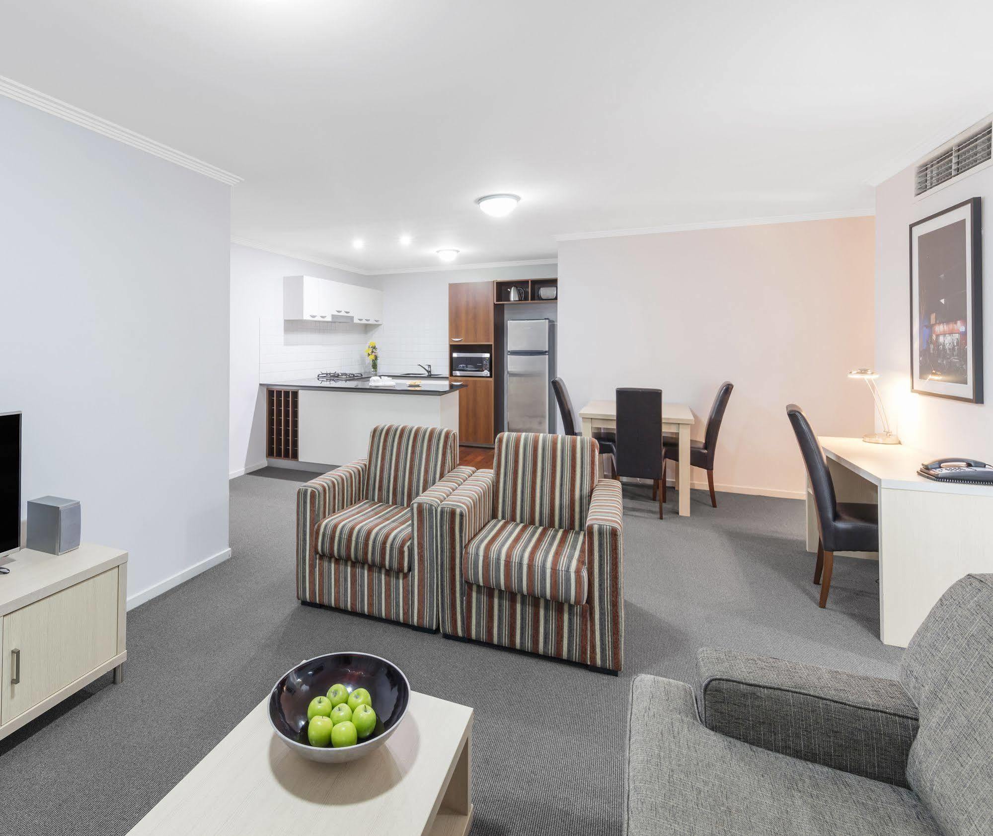 Oaks Brisbane Lexicon Suites Экстерьер фото